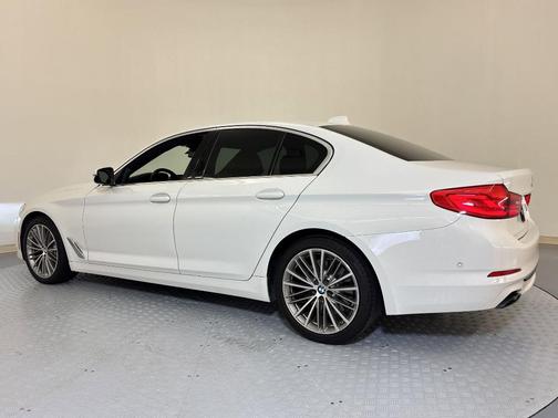 Alpine White 2020 BMW 540 i