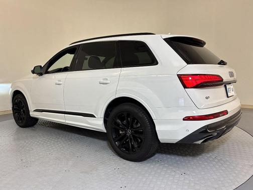 Carrara White 2025 Audi Q7 45 Premium
