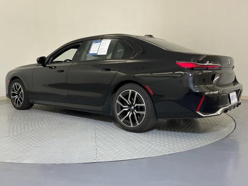 2024 BMW 740 i