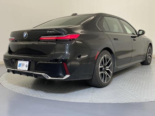 2024 BMW 740 i