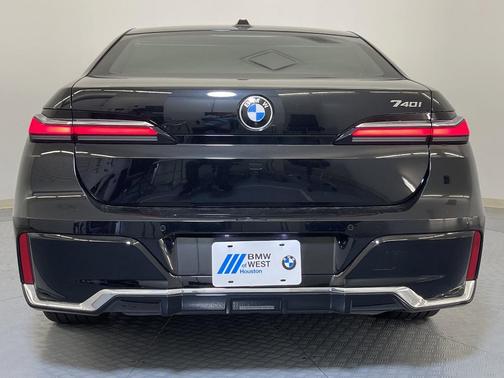 2024 BMW 740 i