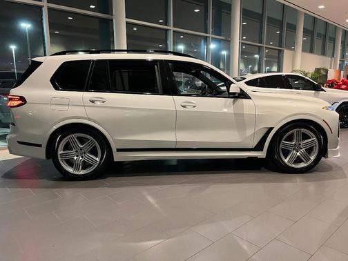 2026 BMW ALPINA XB7 Base