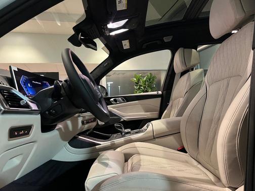 2026 BMW ALPINA XB7 Base