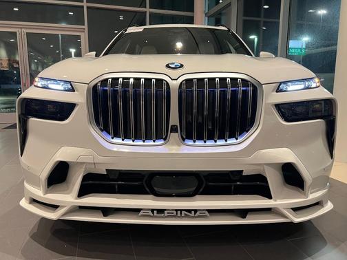 2026 BMW ALPINA XB7 Base