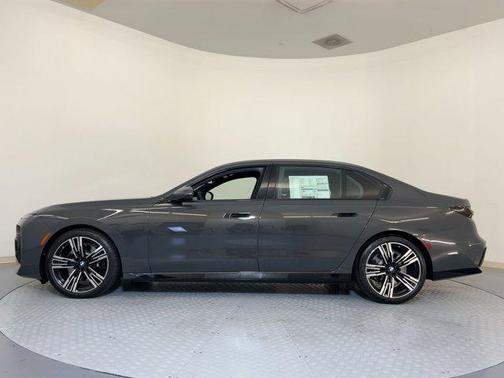 2026 BMW 740 i