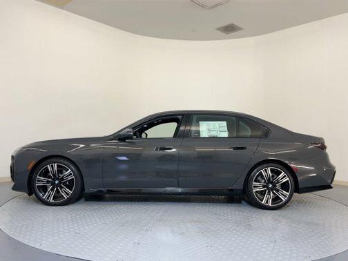 2026 BMW 740 i