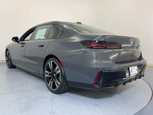 2026 BMW 740 i