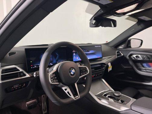 2025 BMW 230 i xDrive