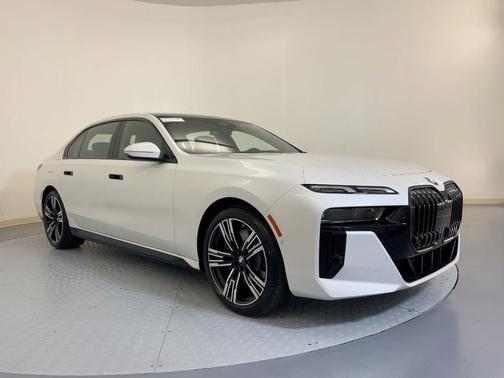 2026 BMW 740 i