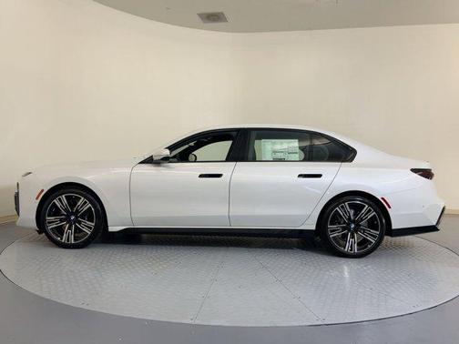 2026 BMW 740 i