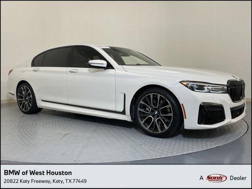 2022 BMW 740 i