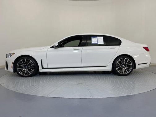 2022 BMW 740 i