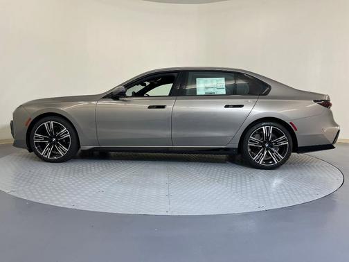 2026 BMW 740 i