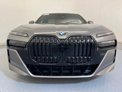 2026 BMW 740 i