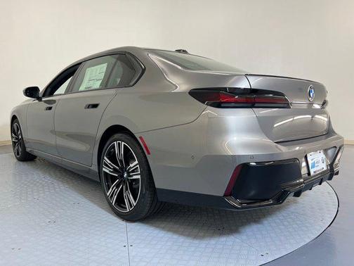 2026 BMW 740 i