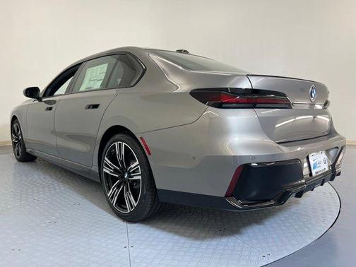 2026 BMW 740 i