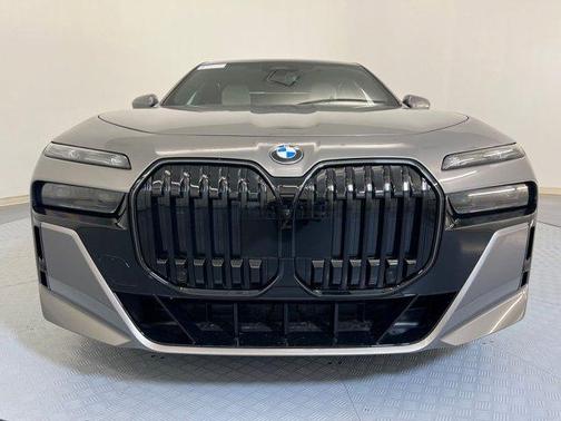 2026 BMW 740 i