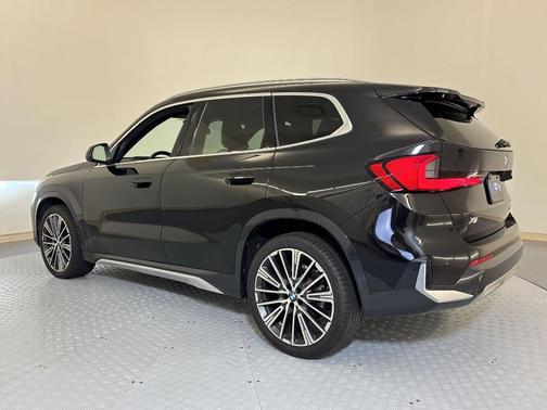 Black Sapphire Metallic 2026 BMW X1 xDrive28i