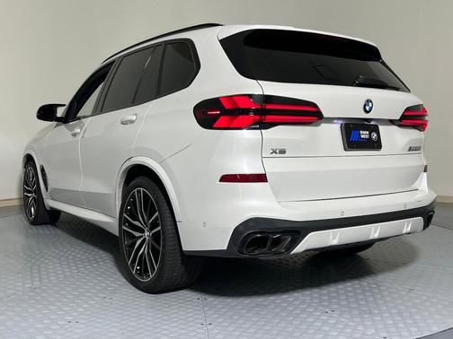 2024 BMW X5 M60i