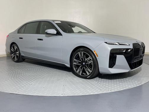 2025 BMW 740 i