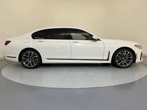 2022 BMW 750 i xDrive