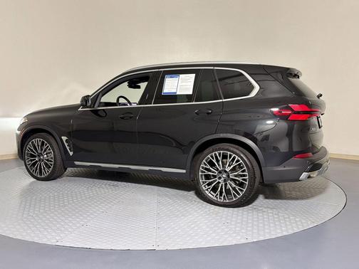 Black Sapphire Metallic 2024 BMW X5 sDrive40i
