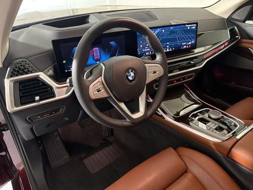 Aventurin Red Metallic 2026 BMW X7 xDrive40i