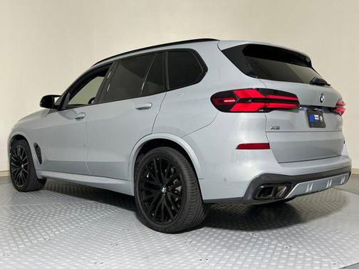 2024 BMW X5 M60i