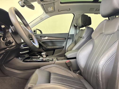 Glacier White Metallic 2023 Audi Q5 45 S line Premium Plus