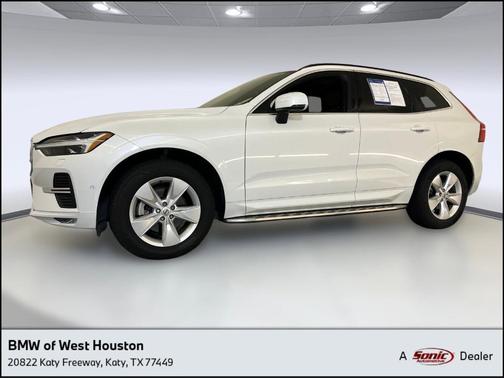 2022 Volvo XC60 B5 Momentum