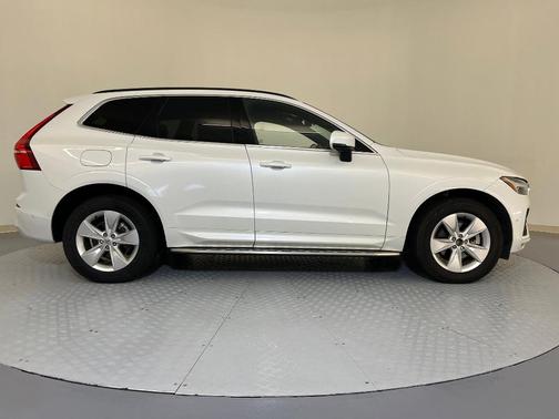 2022 Volvo XC60 B5 Momentum