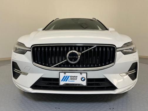 2022 Volvo XC60 B5 Momentum