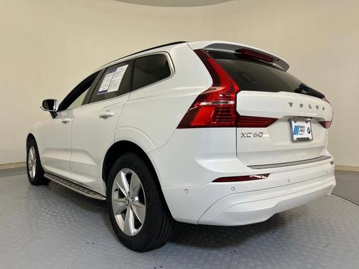 2022 Volvo XC60 B5 Momentum