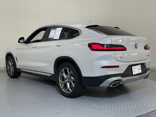 2024 BMW X4 xDrive30i