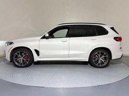 Mineral White Metallic 2024 BMW X5 sDrive40i