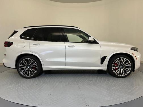 Mineral White Metallic 2026 BMW X5 xDrive40i