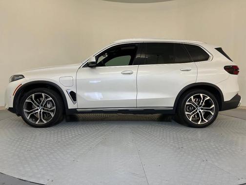 Mineral White Metallic 2025 BMW X5 PHEV xDrive50e