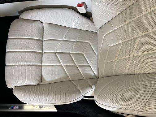 Alpine White 2026 BMW i7 EDrive50