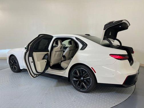 Alpine White 2026 BMW i7 EDrive50