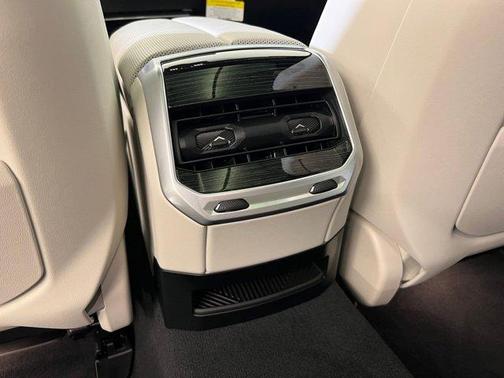 Alpine White 2026 BMW i7 EDrive50