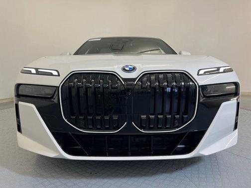 Alpine White 2026 BMW i7 EDrive50