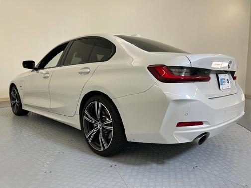 2023 BMW 330e 330e