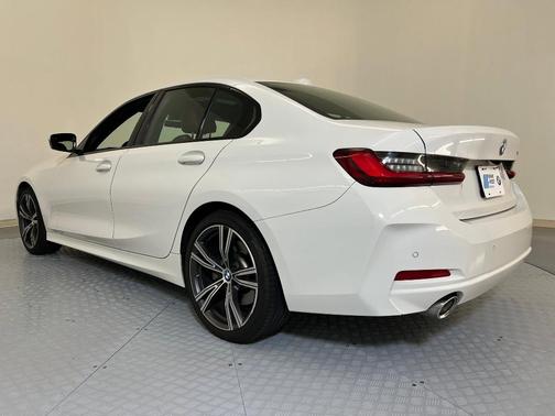 2023 BMW 330 i