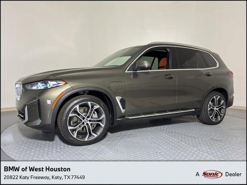 Manhattan Green Metallic 2026 BMW X5 PHEV xDrive50e