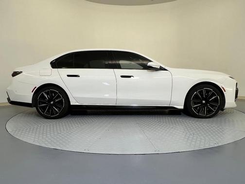 Alpine White 2023 BMW 760 760i xDrive