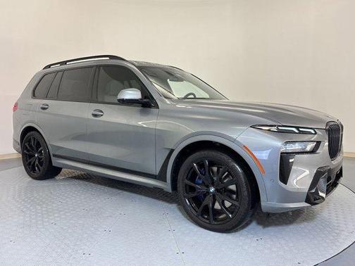 Gray Metallic 2024 BMW X7 xDrive40i