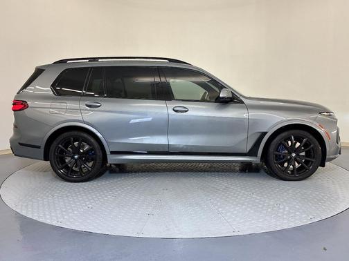 Gray Metallic 2024 BMW X7 xDrive40i