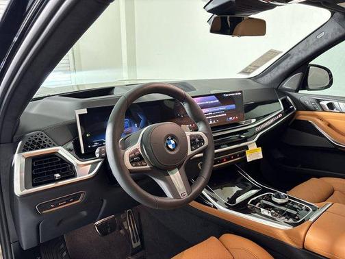 Carbon Black Metallic 2026 BMW X7 xDrive40i