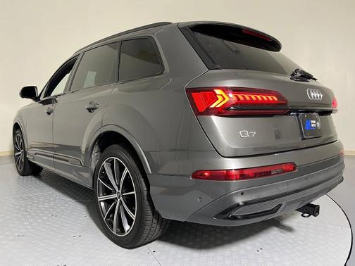 2022 Audi Q7 55 Premium Plus
