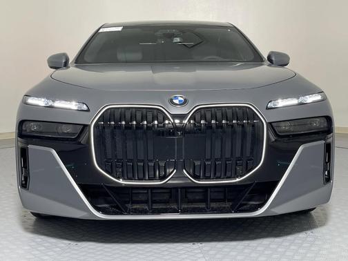 2025 BMW 760 760i xDrive